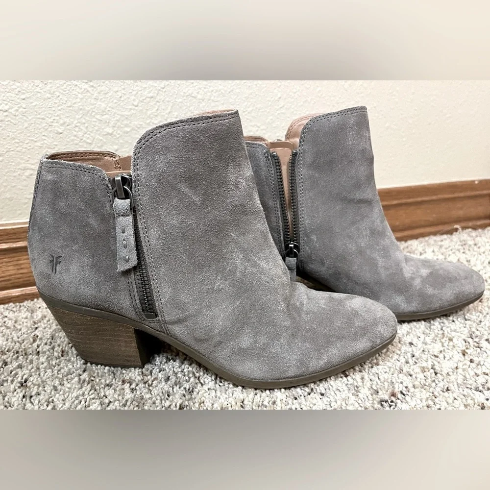 FRYE Judith bootie Double zip Suede Sz 7.5